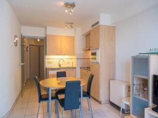 Flat near Zeedijk with side sea views, cleaning included - 2