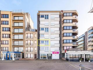 Apartment in Koksijde with Seafront View, cleaning included - Koksijde - 9