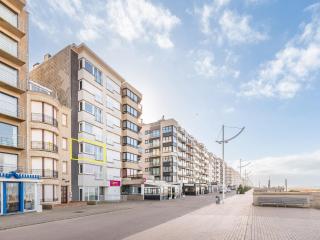 Apartment in Koksijde with Seafront View, cleaning included - Koksijde - 4