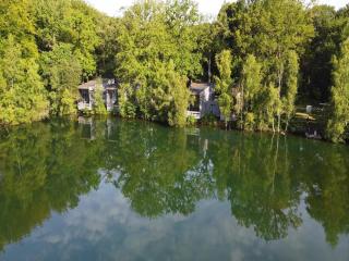 Duplex in Tournai by Fouage Pond, cleaning included - - 2