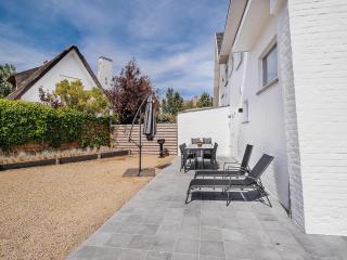 Villa by the Sea in Belgium with Sunny Terrace, cleaning included - Koksijde - 4