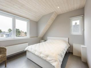 Villa by the Sea in Belgium with Sunny Terrace, cleaning included - Koksijde - 6