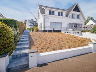 Villa by the Sea in Belgium with Sunny Terrace, cleaning included - Koksijde - 3