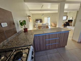 Casa con pileta - Guaymallen - 6