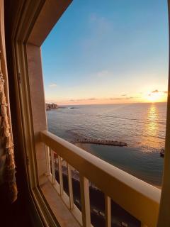 Luxury Beachfront Dream Apartment - Alexandria - 6
