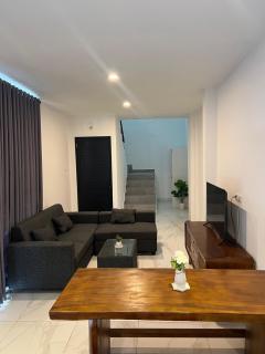 Modern Guest house in Cepaka - Tumbak Bayuh - 0