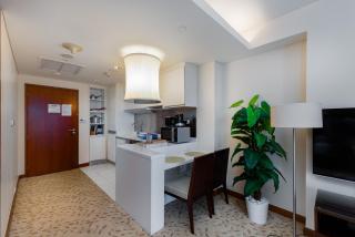 Panoramic Burj Khalifa Views - Modern & Comfy Gem - 4
