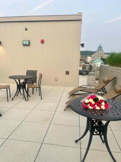 Modern 1BR Condo w Balcony Free Parking & Gym Near Metro & Downtown - Montréal - 9