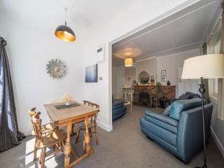 Fiordland Hideaway - Te Anau Holiday Home - 8