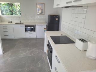 The Merivale Hideout 2BR and a Sleepout plus Garage - Christchurch - 5