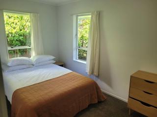 The Merivale Hideout 2BR and a Sleepout plus Garage - Christchurch - 4