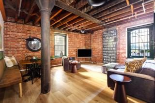 Retro meets Industrial at Heritage Bond Store - 0