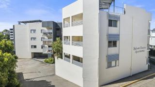 Stylish Unit With Water Views - Bellara - 8