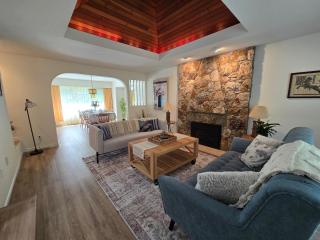 Luxury 3BR Home, 2 King Beds, Near cafes and groceries - North Vancouver - 7