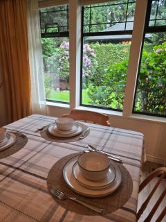 Luxury 3BR Home, 2 King Beds, Near cafes and groceries - North Vancouver - 3