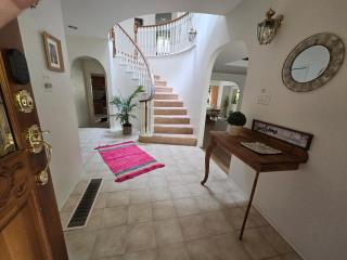 Luxury 3BR Home, 2 King Beds, Near cafes and groceries - North Vancouver - 8