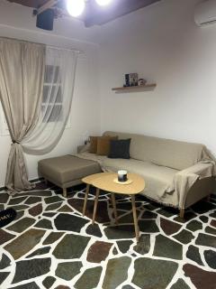 red guesthouse - Flampouria - 8