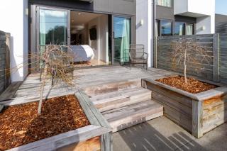 Warm Family Comfort in the City Garage Parking - 2