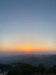 1 BR Baithak Stays Luxury Apt Beside Falettis - Murree - 2