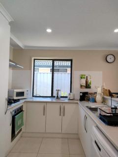 5 bd 2 bath stylish retreat close to beach and wineries in Christie Downs - 3
