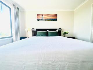 Indian Ocean View-Three King Beds - Mindarie - 5