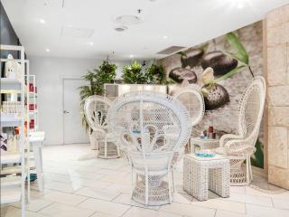 Beach Views at Mantra Level 12 Coastal Escape - Gold Coast - 9