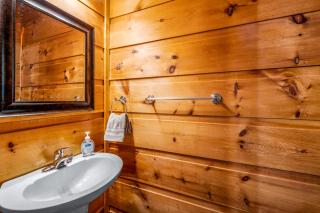 Peaceful Pines Cabin-patio with hot tub for small families or couples - 8