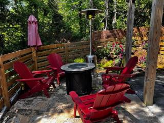 Peaceful Pines Cabin-patio with hot tub for small families or couples - 3