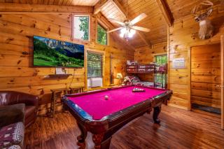 Peaceful Pines Cabin-patio with hot tub for small families or couples - 1