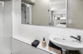 Stunning 2-Bed, 2-Bath Apartment, City and Stadium - Wellington - 5