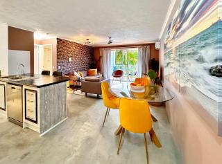 Burleigh Heads Koala Park Pool & Parking - 5