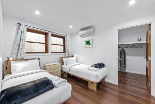 Gargoyle House - Spacious West End Home with Yard - Brisbane - 3