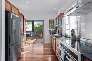 Gargoyle House - Spacious West End Home with Yard - Brisbane - 7
