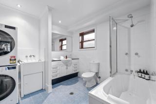 Gargoyle House - Spacious West End Home with Yard - Brisbane - 1