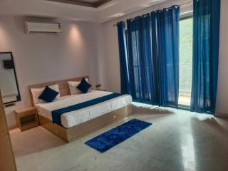 Hotel white House sector 122 - Noida - 2