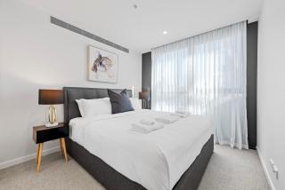 Luxe 3BR Apt with City Views, Car Park and Rooftop Pool - Brisbane - 3