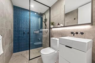 Luxe 3BR Apt with City Views, Car Park and Rooftop Pool - 2