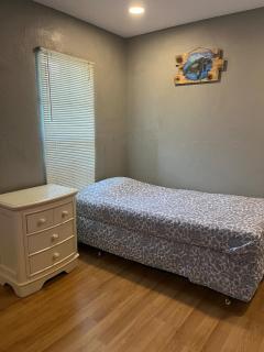 Cute 2 bedroom home, peaceful and so central ! - 1