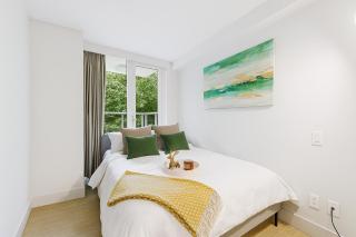 Bright and Modern 2BR Retreat in Prestigious Coal Harbour - Vancouver - 8