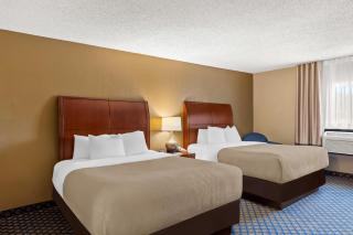 Quality Inn & Suites - Seville - 2