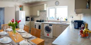 Holiday home with private Garden and mountain view - Briton Ferry - 3