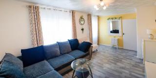 Holiday home with private Garden and mountain view - Briton Ferry - 1