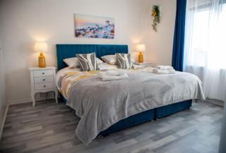 Holiday home with private Garden and mountain view - Briton Ferry - 0