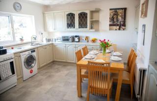 Holiday home with private Garden and mountain view - Briton Ferry - 9