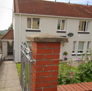Holiday home with private Garden and mountain view - Briton Ferry - 7