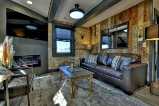 The Penthouses on Main - Downtown Blue Ridge - 4