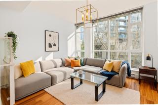 Massive 2BR Suite for 8 Guests Heart of Downtown Vancouver - Vancouver - 4