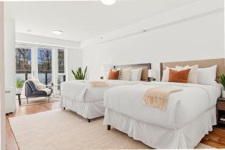 Massive 2BR Suite for 8 Guests Heart of Downtown Vancouver - Vancouver - 0