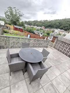 Holiday home with private Garden and mountain view - Briton Ferry - 6