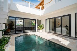 Villa Onetti - Luxury Villa with Private Pool, Rooftop & Rice Field Views - 1
